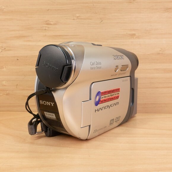 Sony DCR-DVD105 Handycam DVD Camcorder / Carl Zeiss Vario-Tessar / Tested - Picture 3 of 10